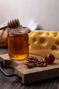 miel d'été artisanal accompagné de fromage