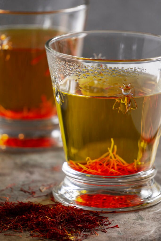 utiliser le safran en cuisine - infusion de pistils