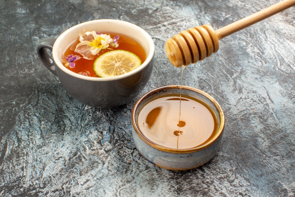 bienfaits du miel, tasse tisane sucrée au miel